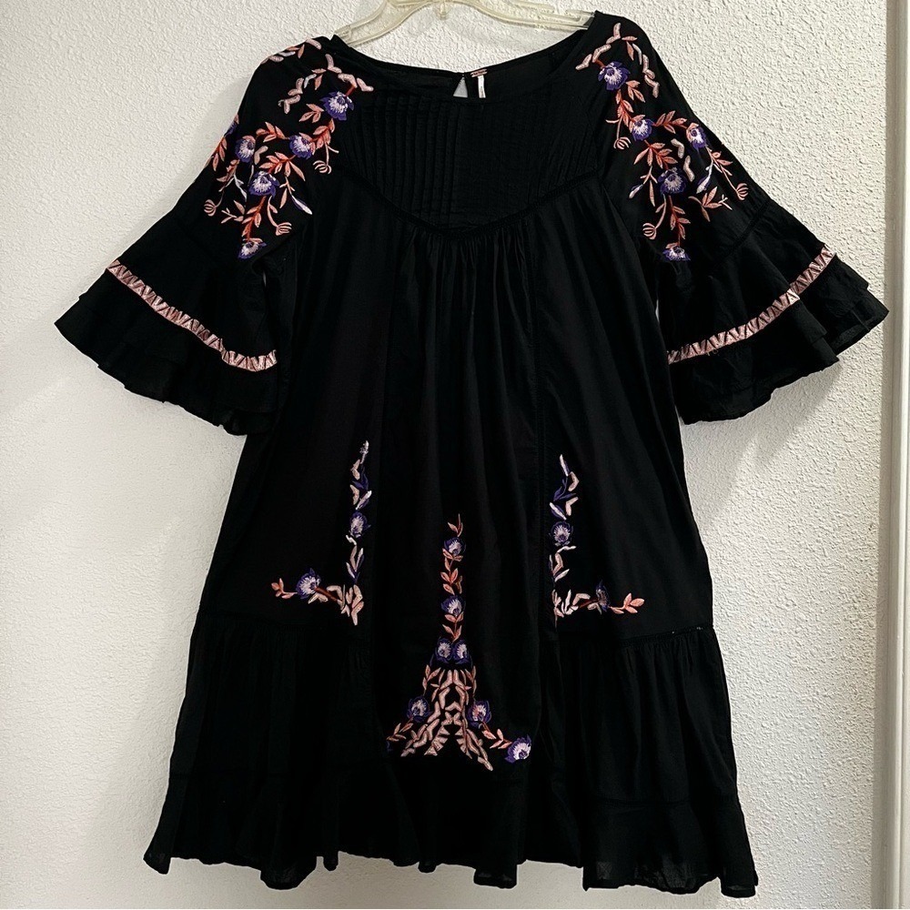 Free People Black‎ Floral Embroidered Mini Dress Boho Ruffle Bell Sleeve Pintuck - Picture 6 of 16